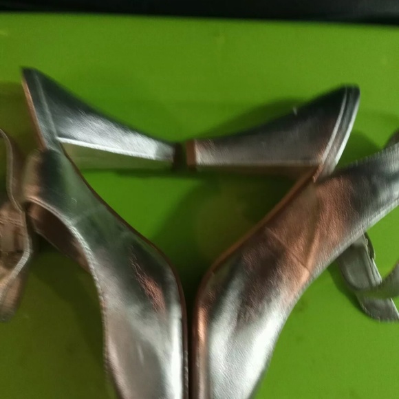 Steve Madden 9.5 - Picture 2 of 8